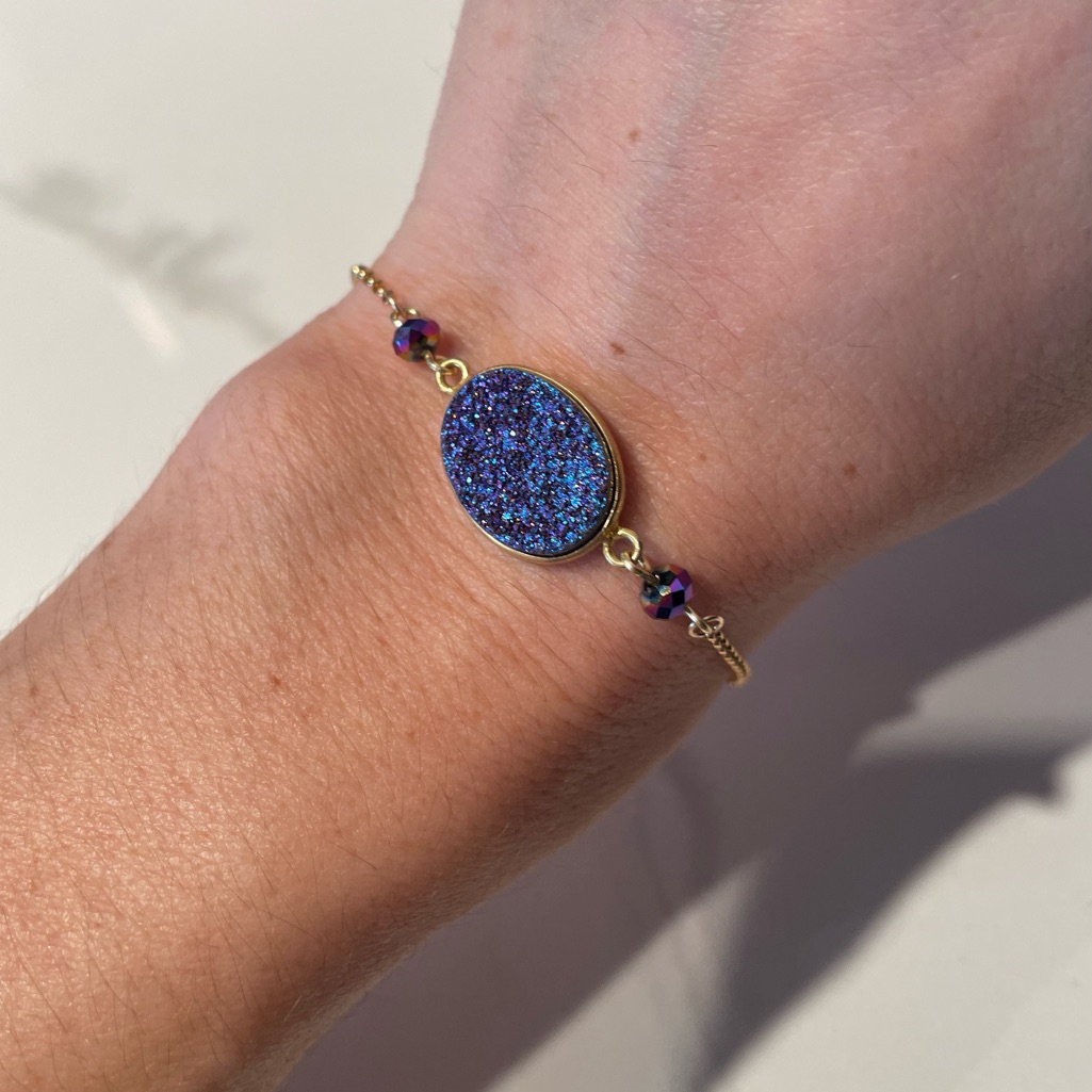 Druzy Gemstone Purple With Blue Reflect And Gold Bracelet 26$